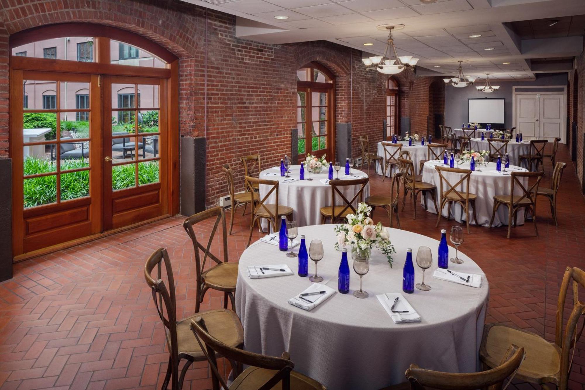 The At Henderson's Wharf, Ascend Collection Hotel Baltimore