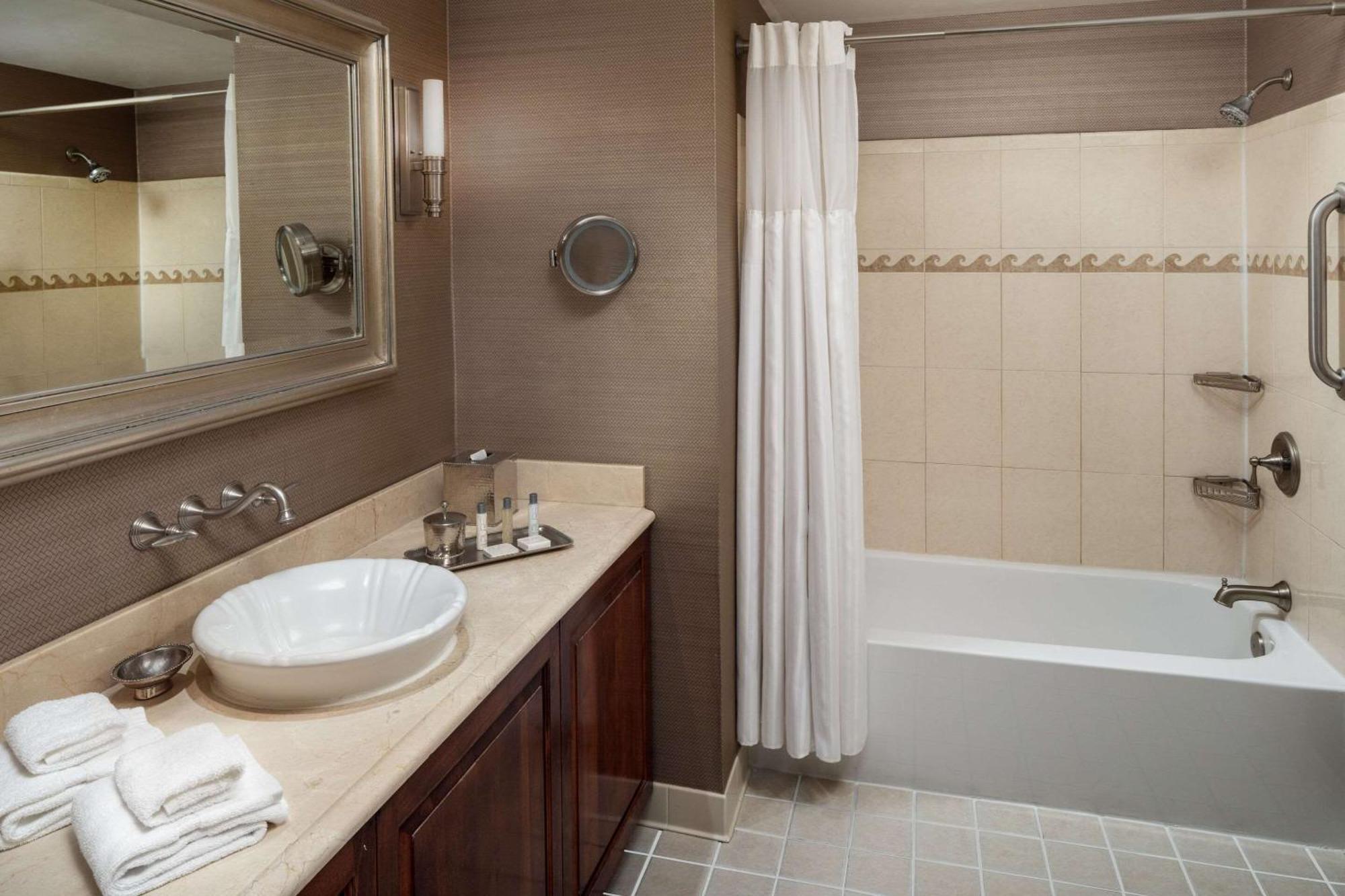 The At Henderson's Wharf, Ascend Collection