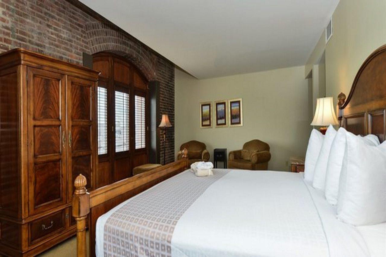 The At Henderson's Wharf, Ascend Collection 3*